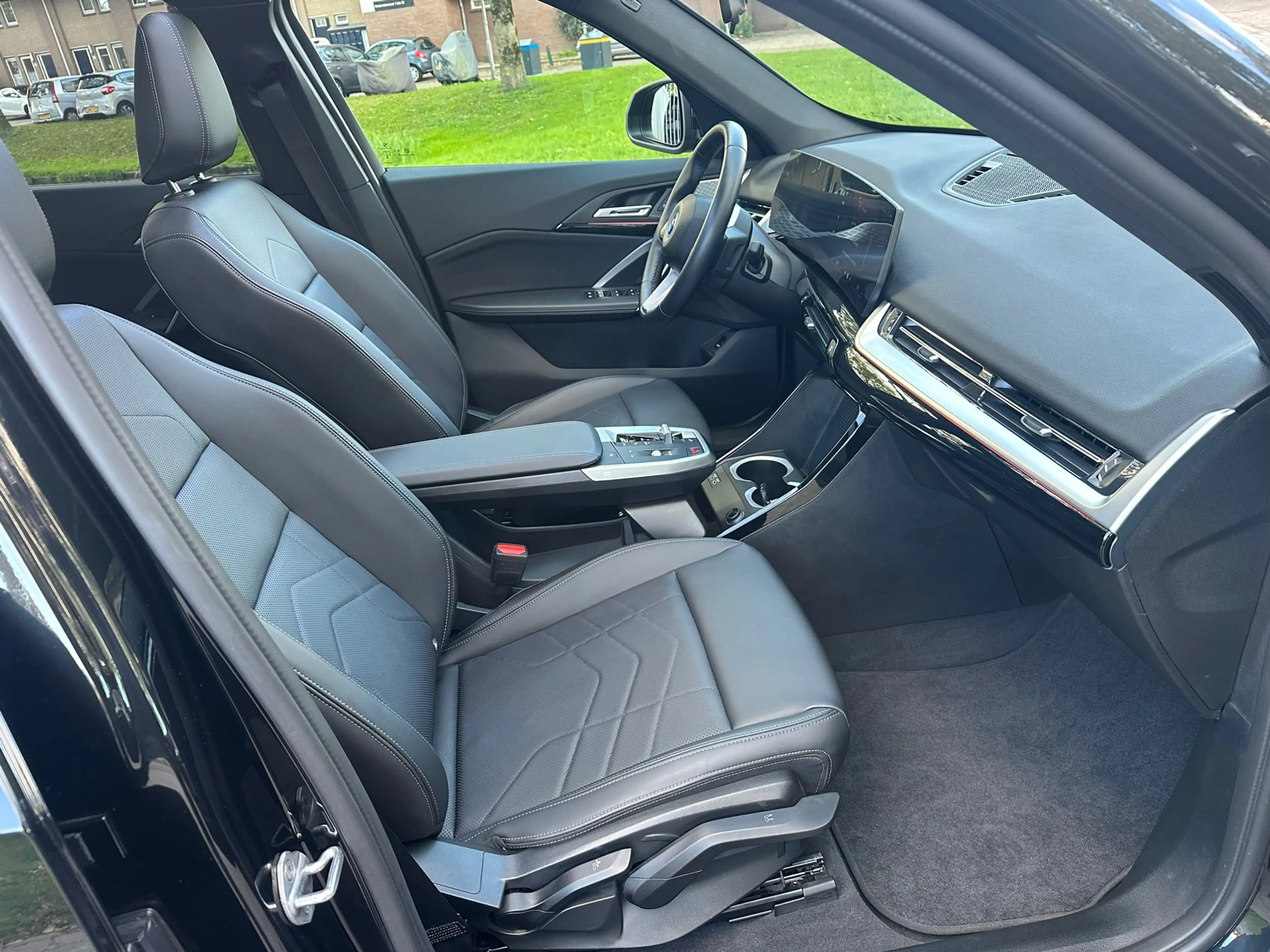 BMW X1 XDrive25e — photo 13