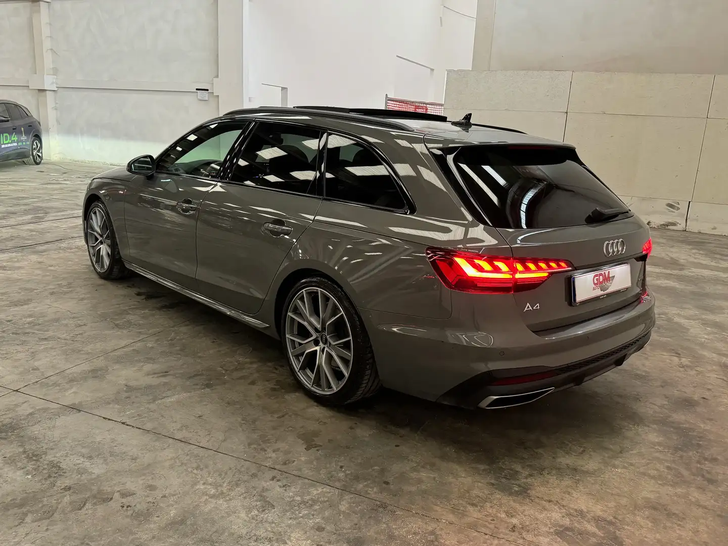 Audi A4 Avant 40 TDI quattro S-Tronic S-Line *PANORAMA* - 2