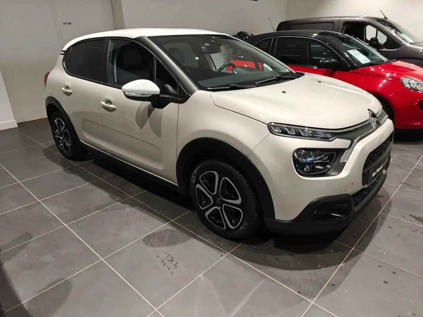Citroen C3 1.2 PureTech 110 S&S MAN6 Highlight Beige - 2