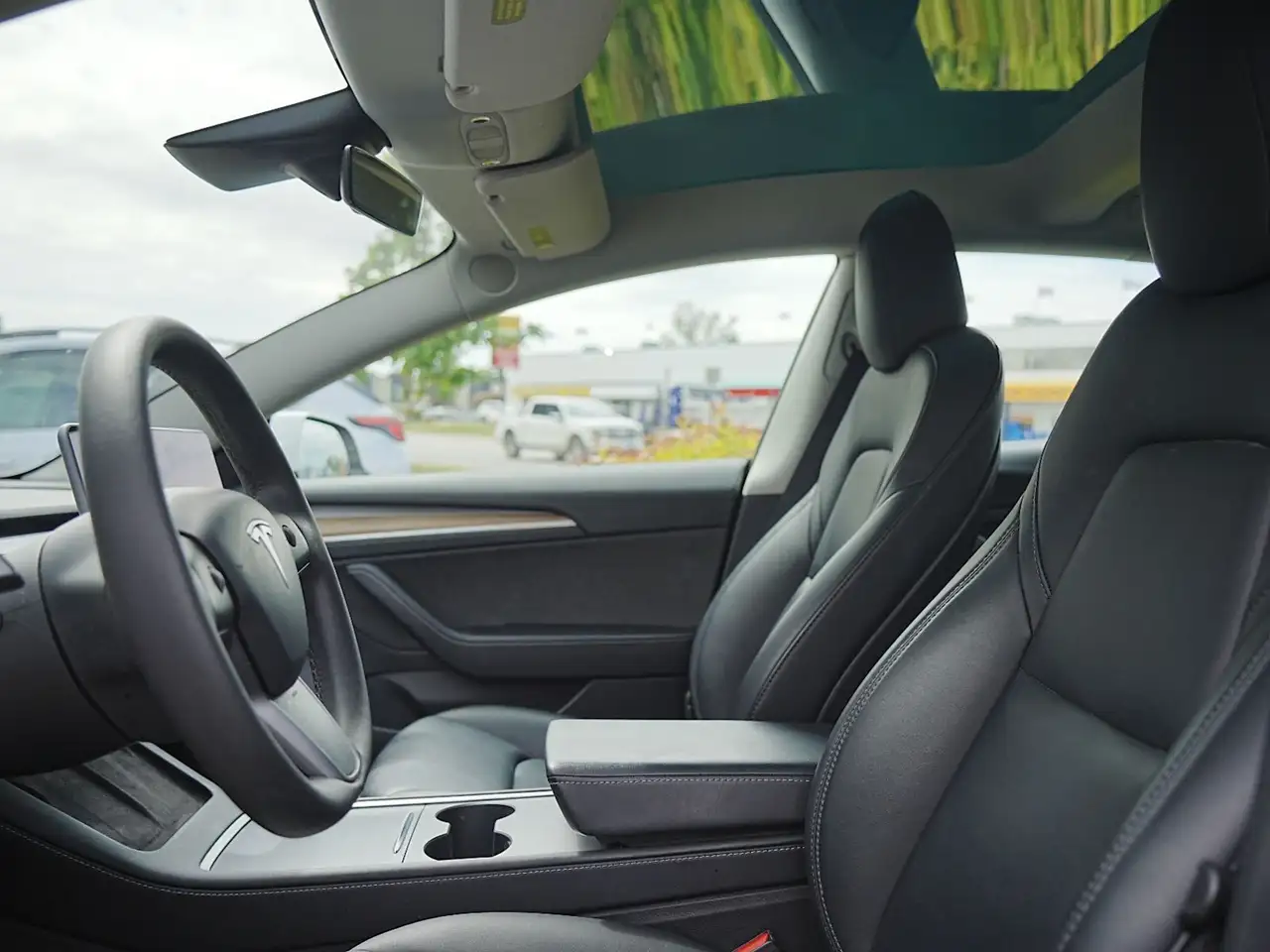 Tesla Model 3 снимка Tesla Model 3