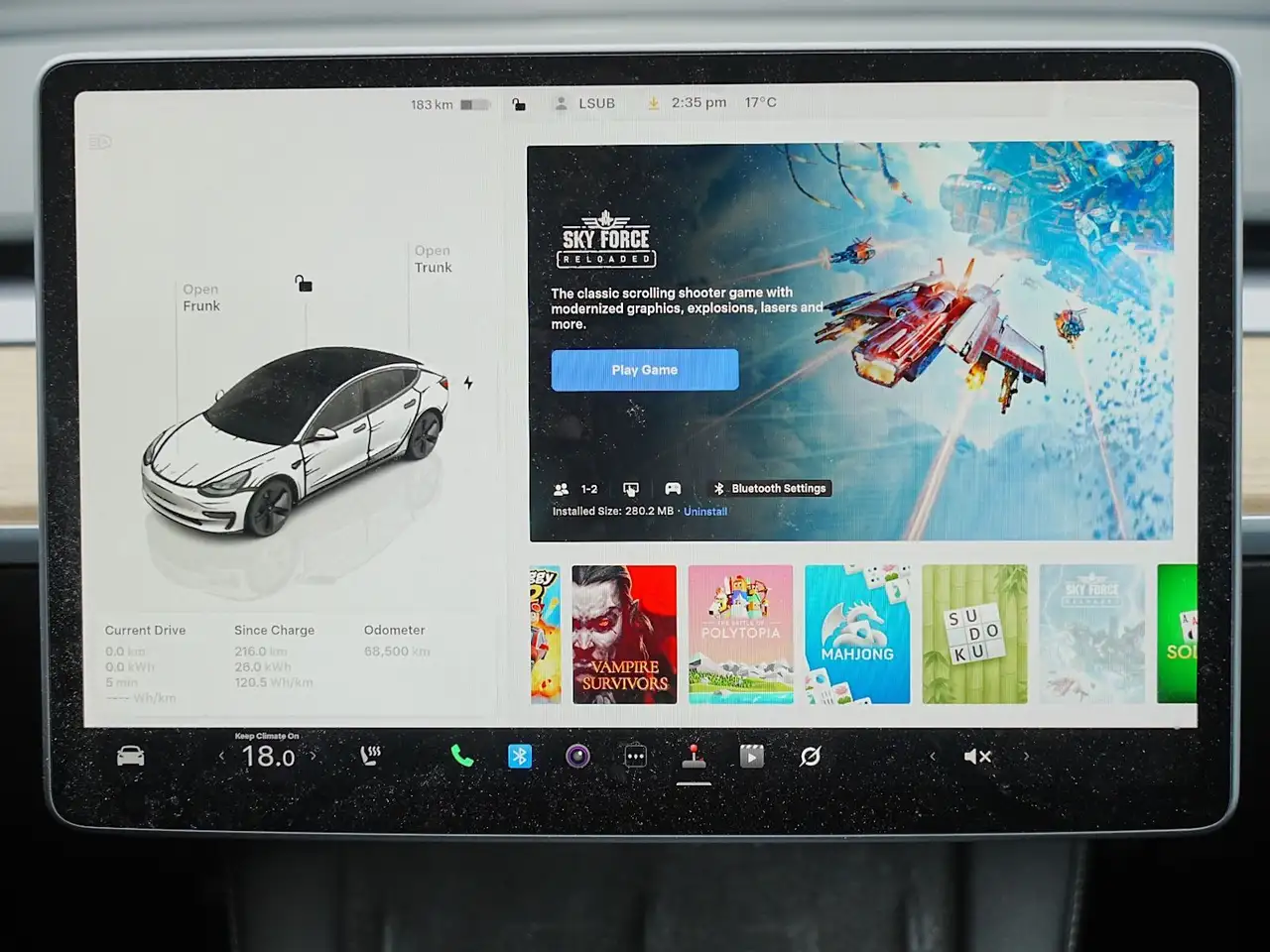 Tesla Model 3 снимка Tesla Model 3