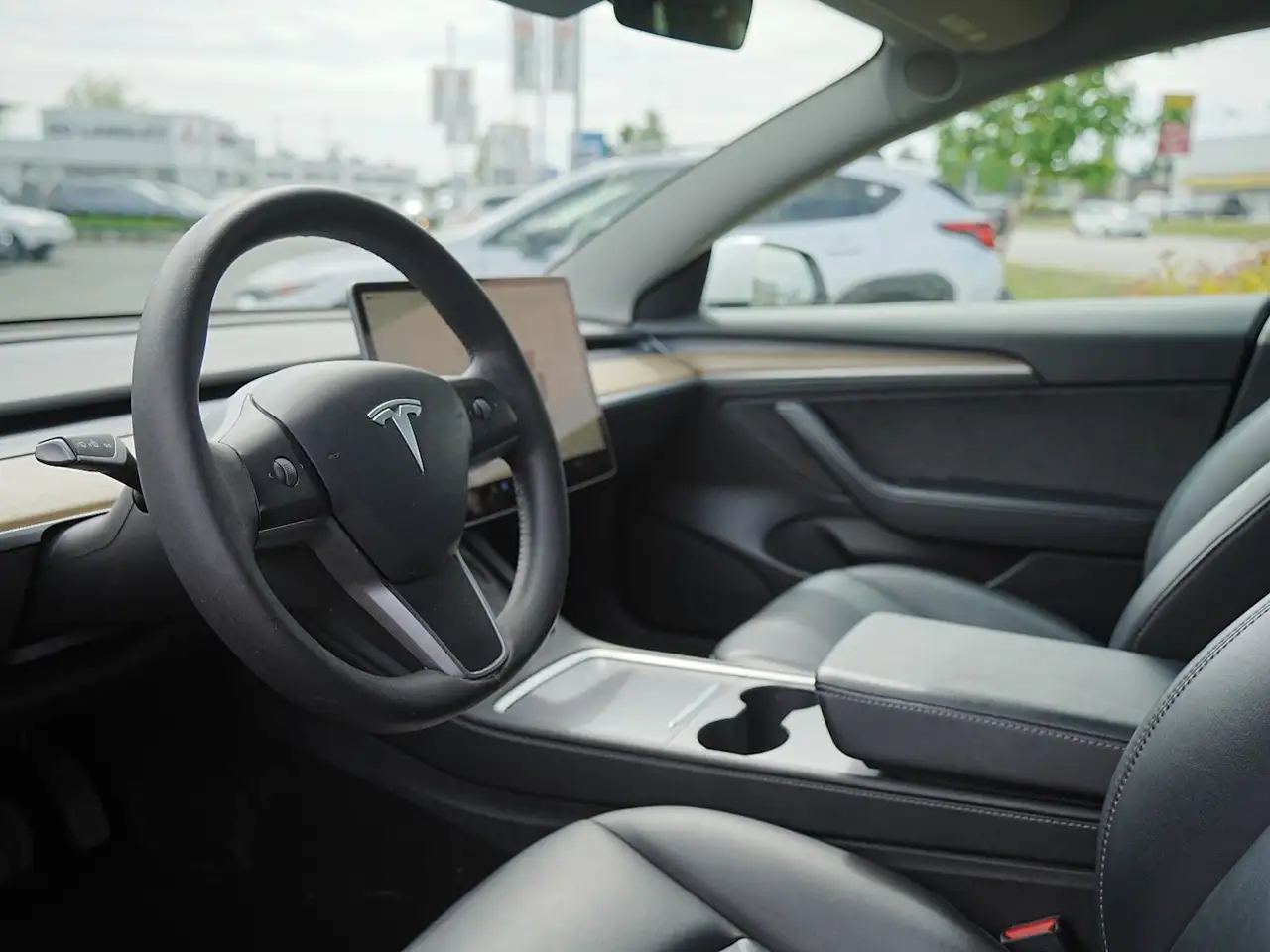 Tesla Model 3 снимка Tesla Model 3
