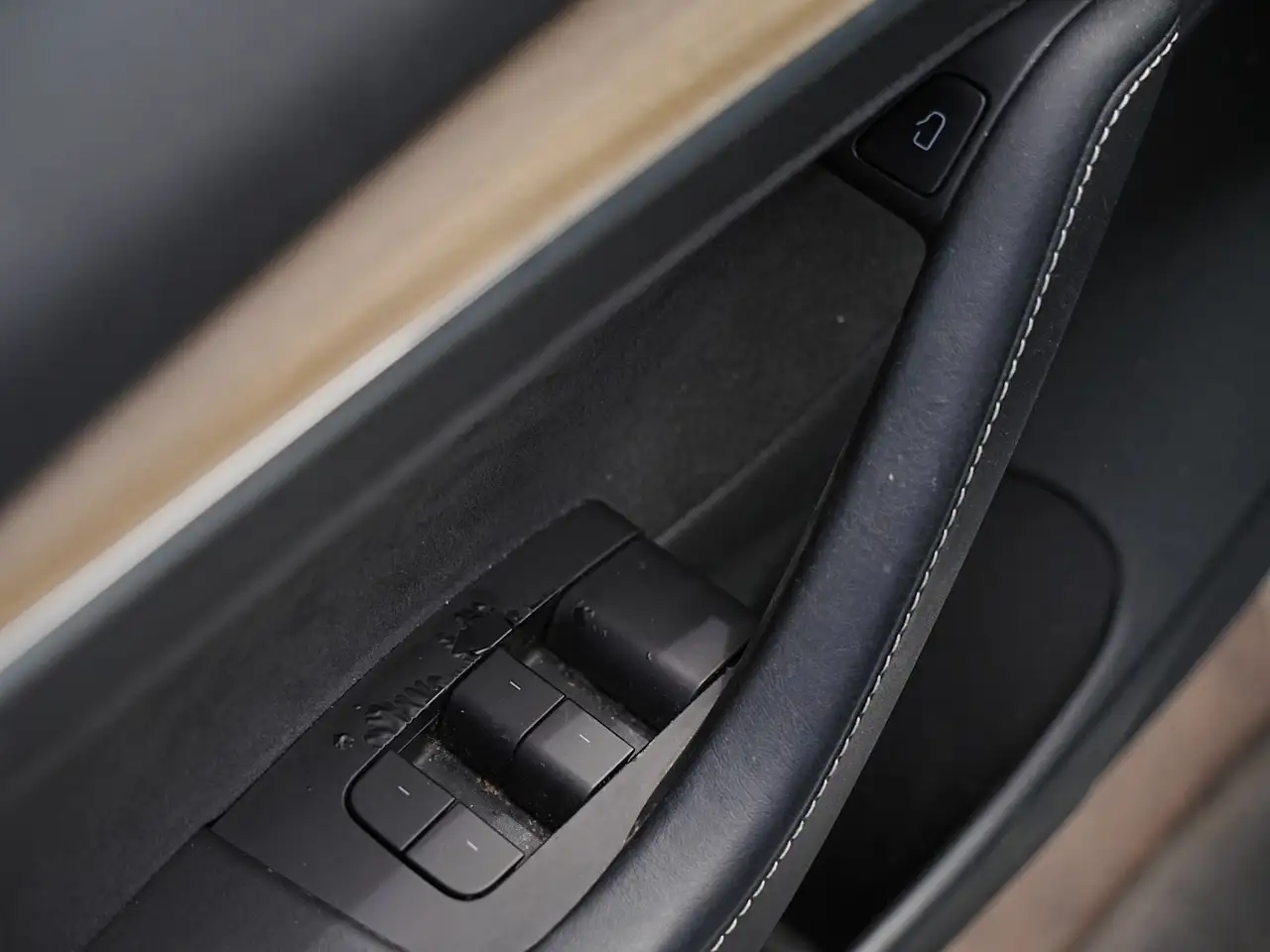 Tesla Model 3 снимка Tesla Model 3