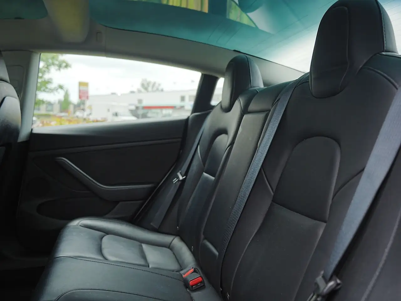 Tesla Model 3 снимка Tesla Model 3