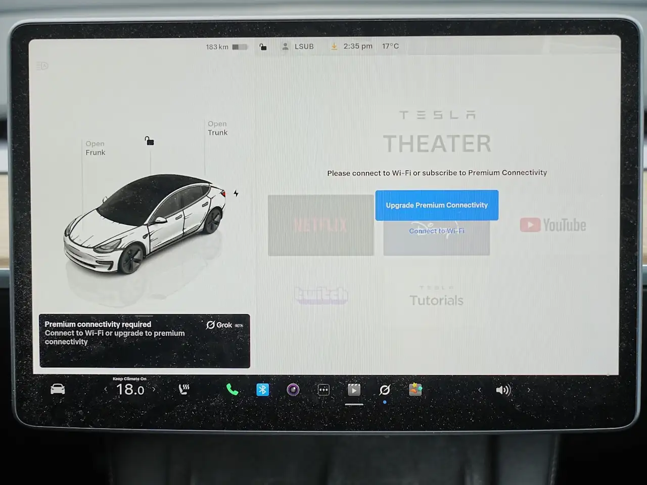 Tesla Model 3 снимка Tesla Model 3