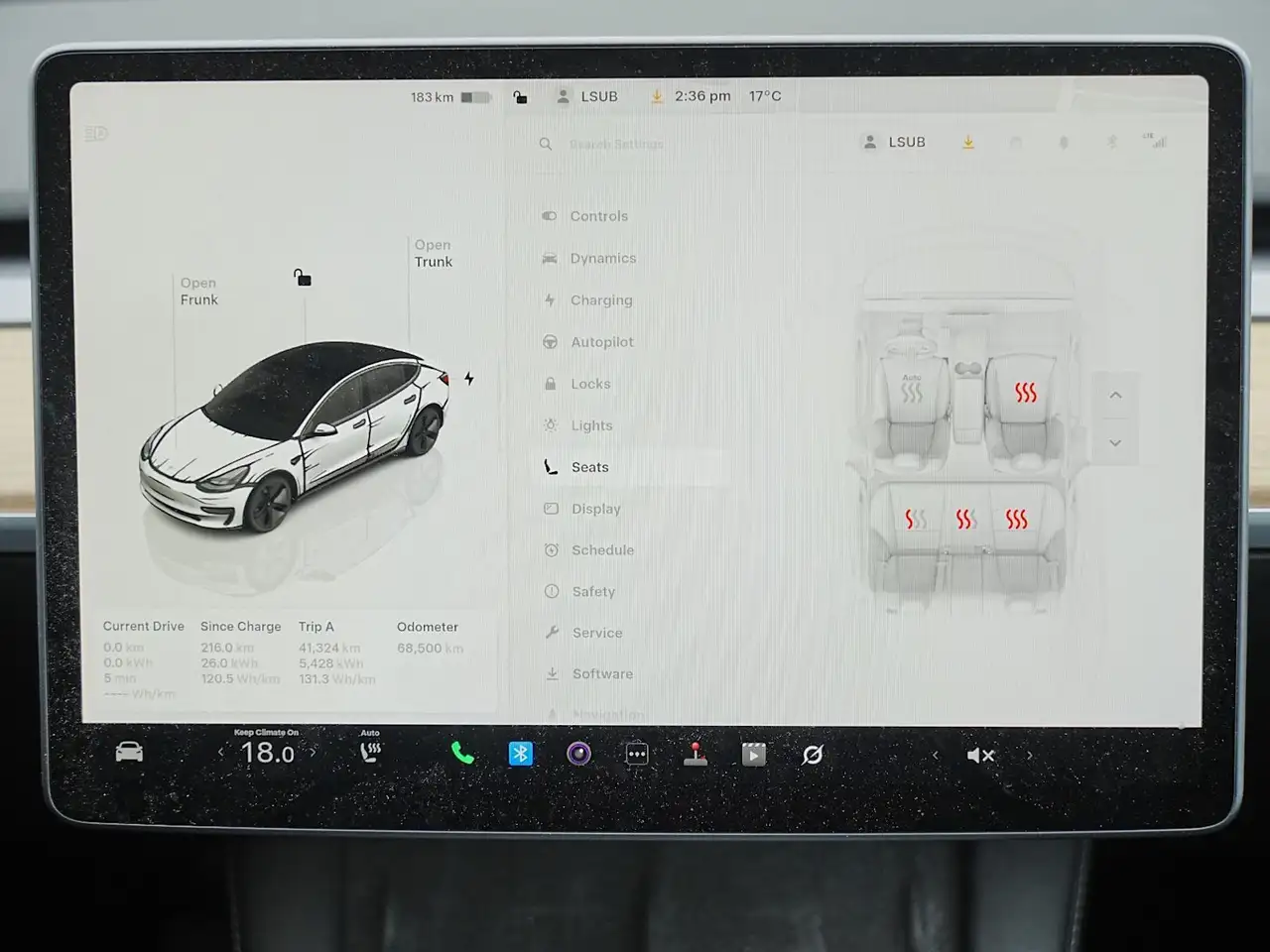 Tesla Model 3 снимка Tesla Model 3