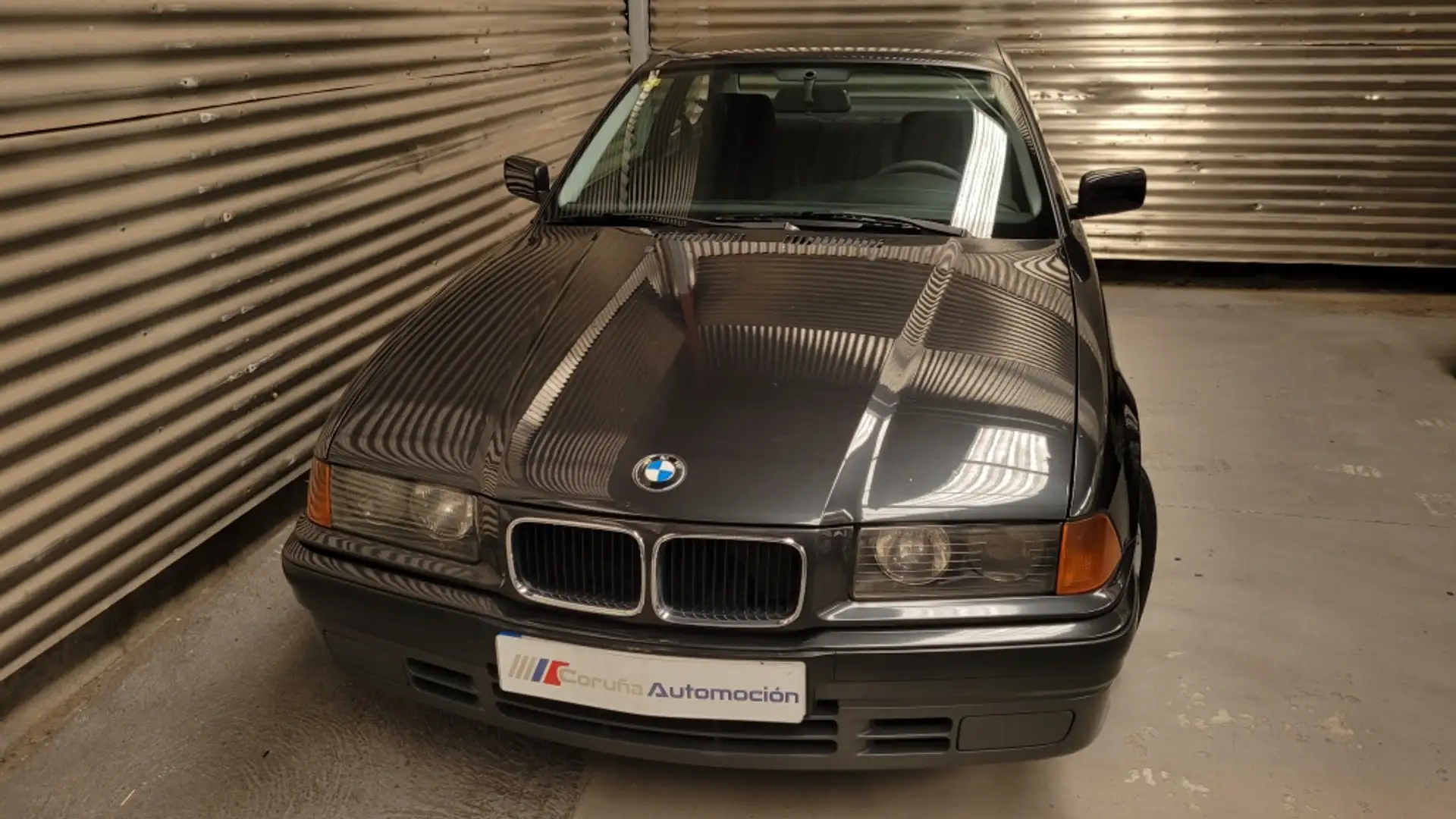 BMW 318 318is Coupé Šedá - 2