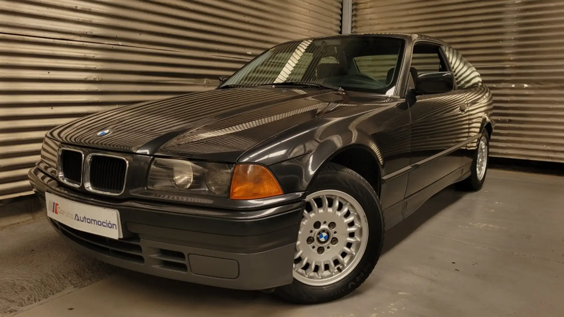 BMW 318 318is Coupé Šedá - 1