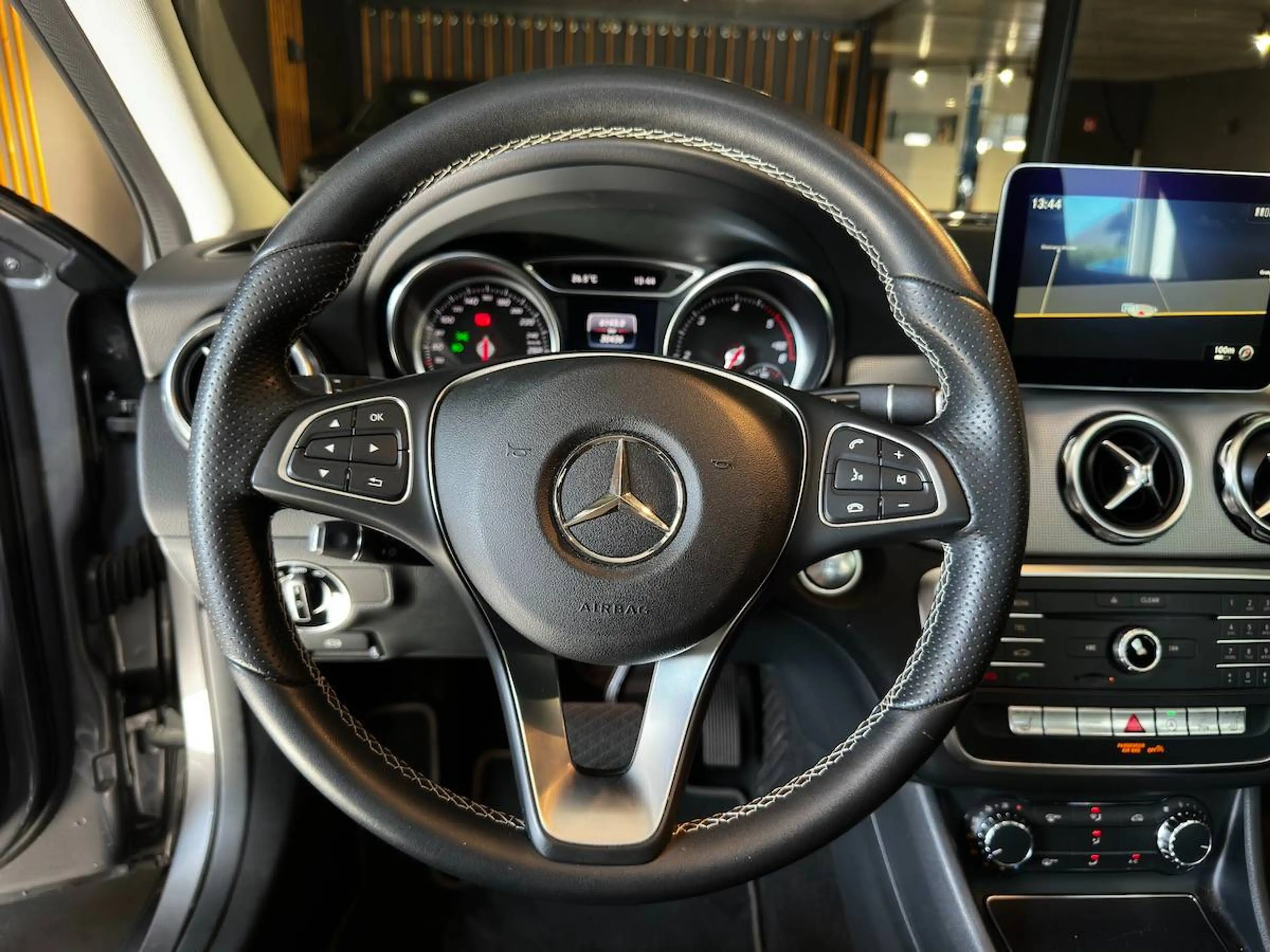 Mercedes-Benz GLA 220 Sensoren | Cruise | BT | Pano | Led | ... — photo 13