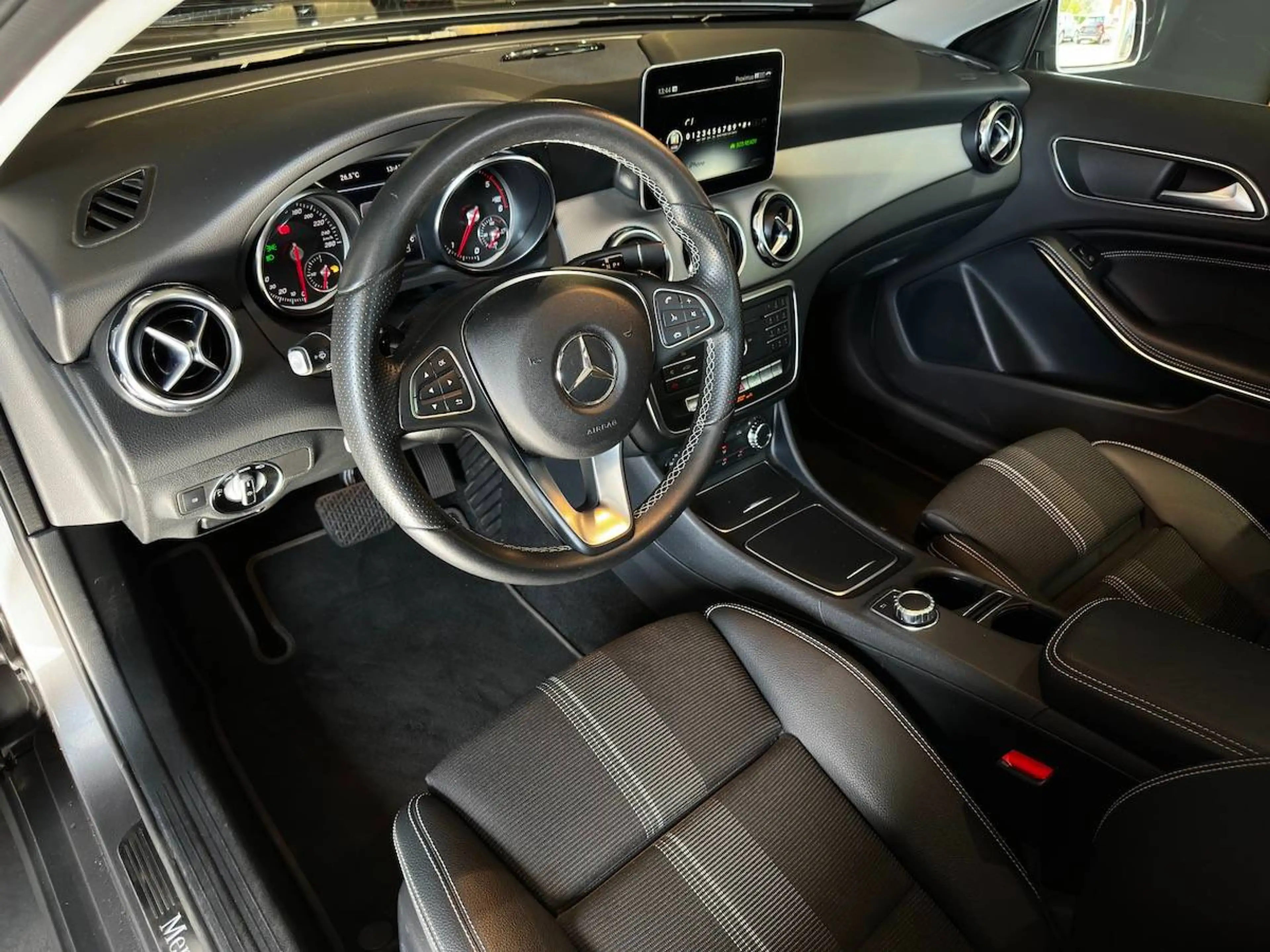 Mercedes-Benz GLA 220 Sensoren | Cruise | BT | Pano | Led | ... — photo 12