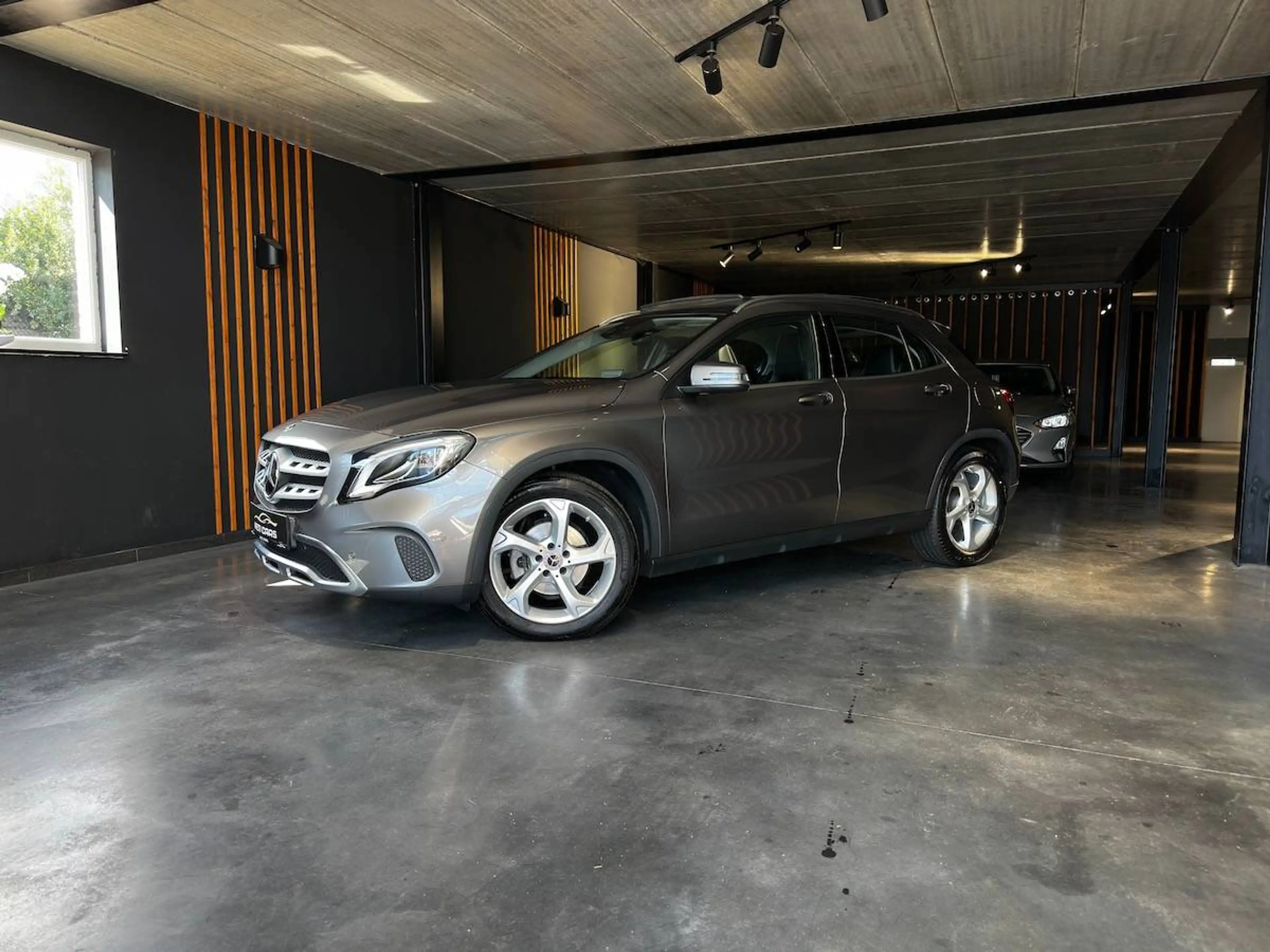 Mercedes-Benz GLA 220 Sensoren | Cruise | BT | Pano | Led | ... — photo 2