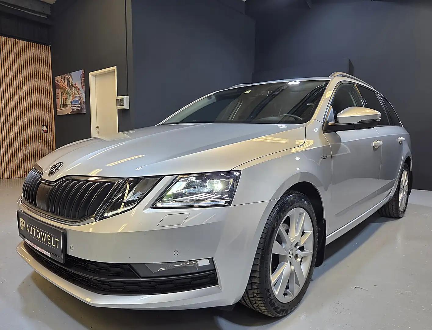 Skoda Octavia Combi 2,0 TDI Ambition DSG * 12 monate Garantie * Silber - 1