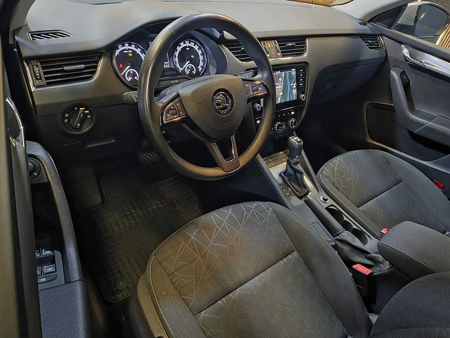 Skoda Octavia Combi 2,0 TDI Ambition DSG * 12 monate Garantie * Silber - 2