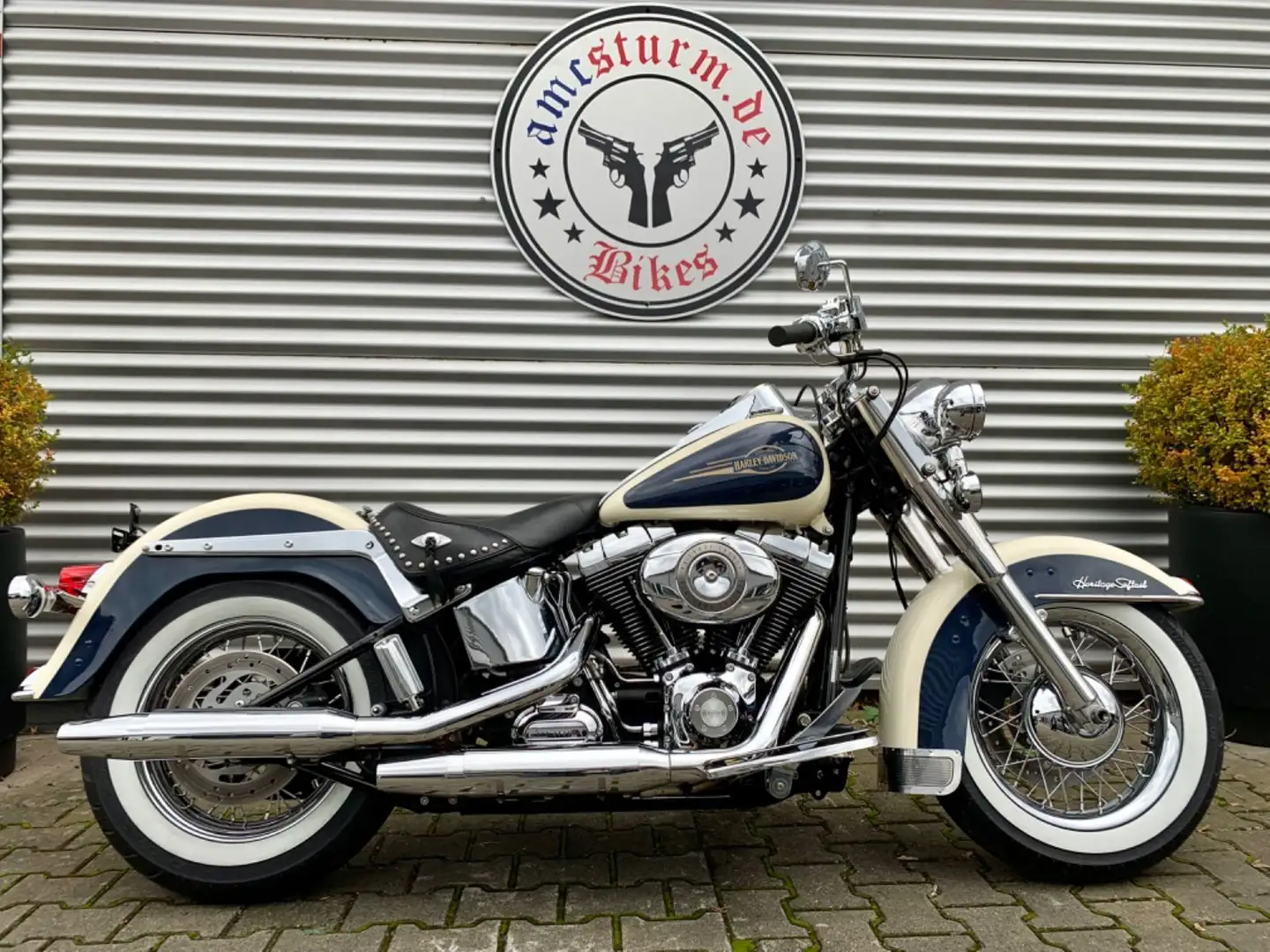 Harley-Davidson FLSTCI Heritage Softail Classic 'Stripped' - 1