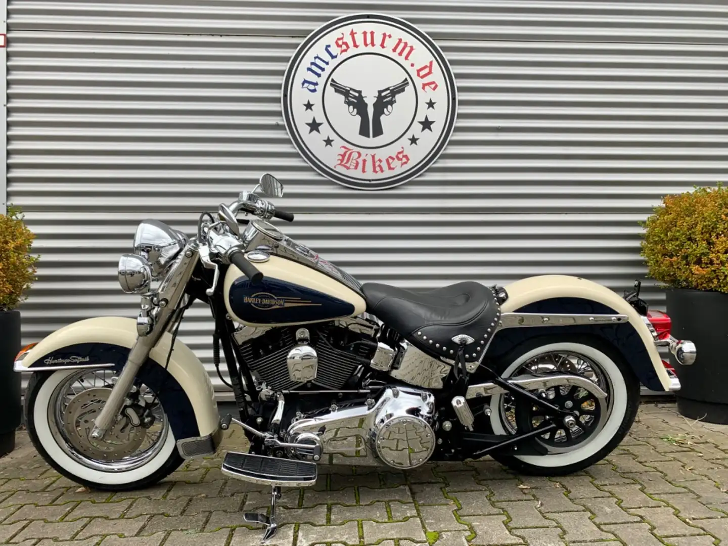 Harley-Davidson FLSTCI Heritage Softail Classic 'Stripped' - 2