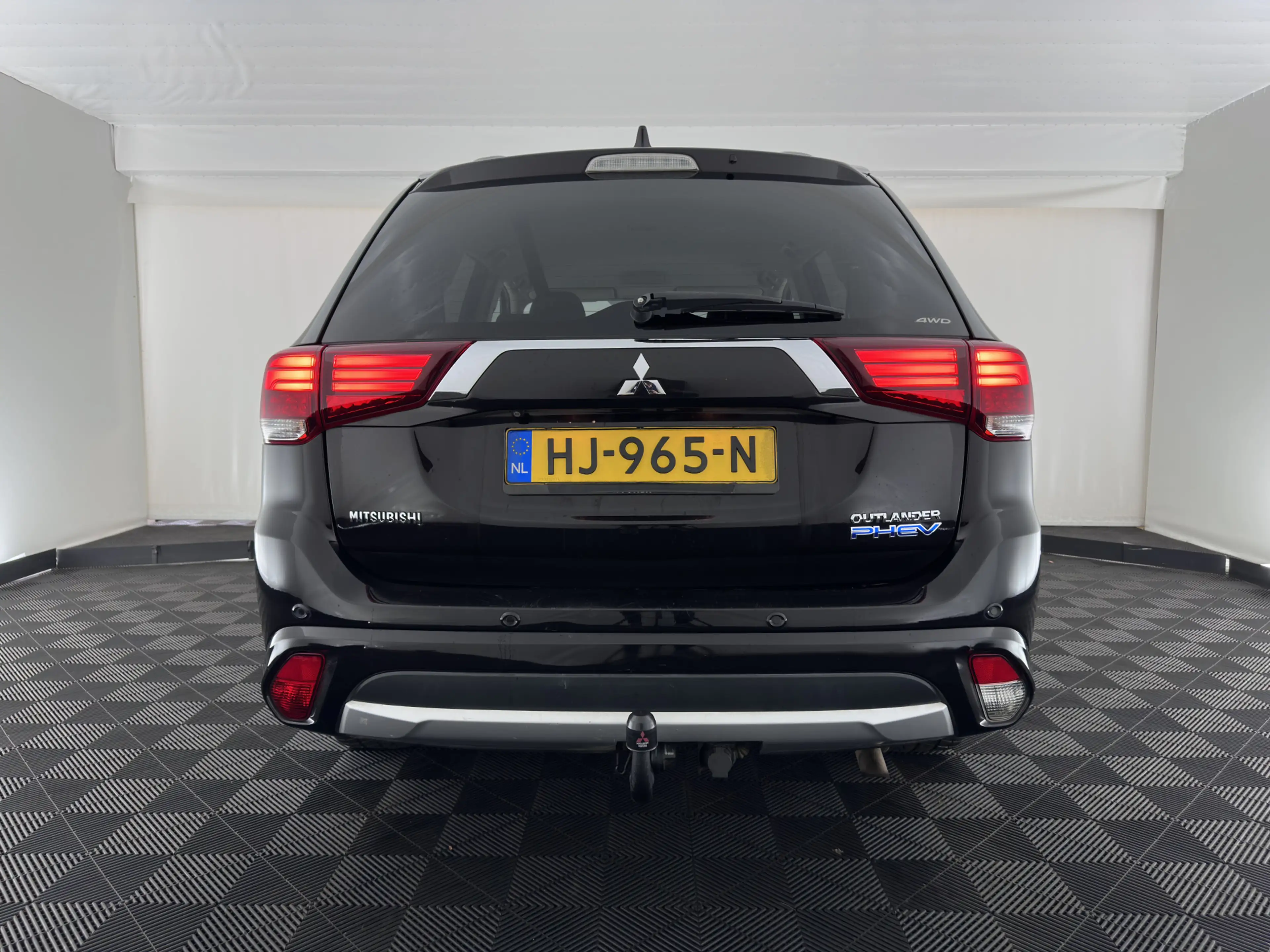 Mitsubishi Outlander 2.0 PHEV Instyle (Plug-In) (Facelift model-2016) A — photo 5