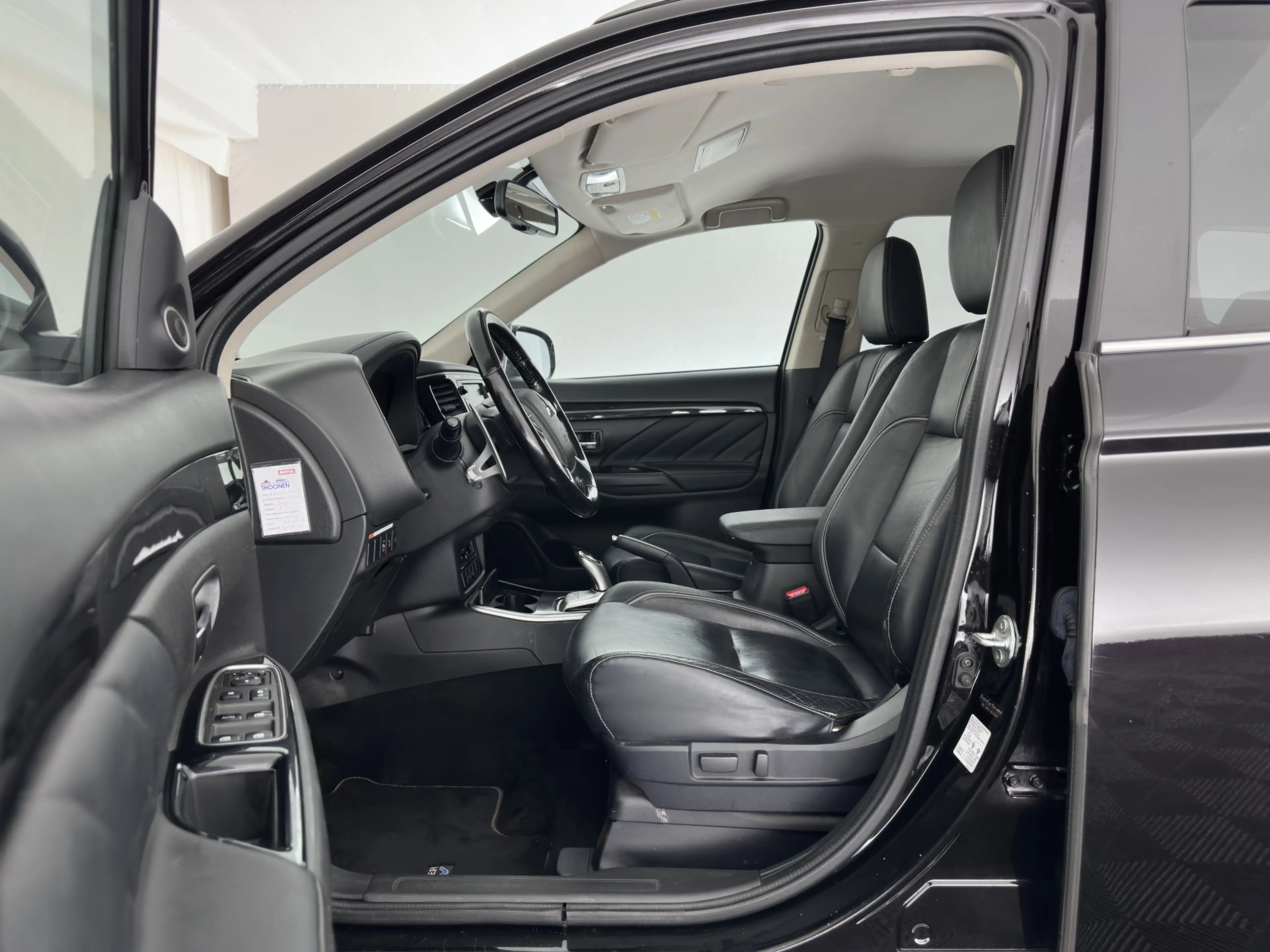 Mitsubishi Outlander 2.0 PHEV Instyle (Plug-In) (Facelift model-2016) A — photo 8