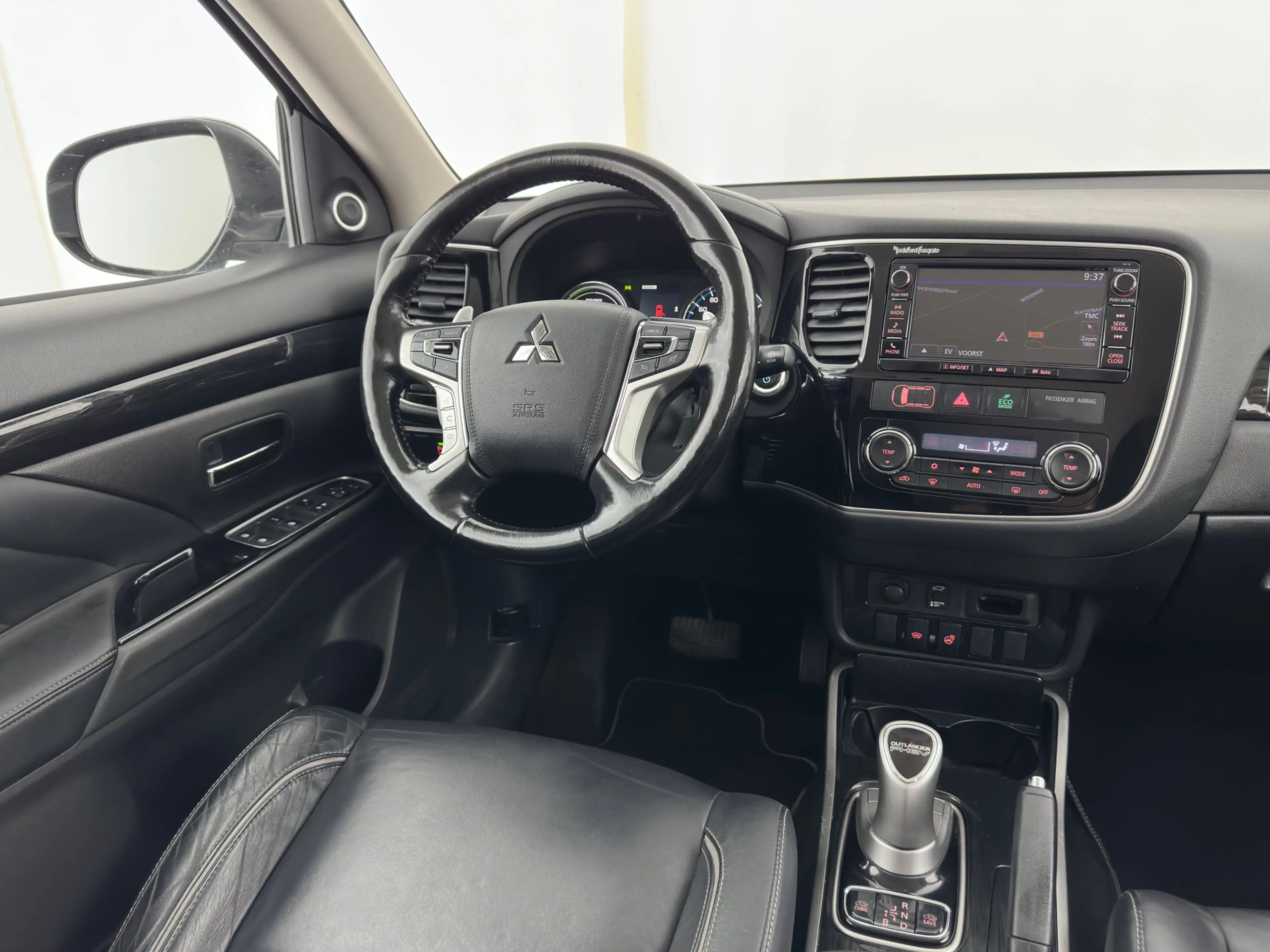 Mitsubishi Outlander 2.0 PHEV Instyle (Plug-In) (Facelift model-2016) A — photo 7