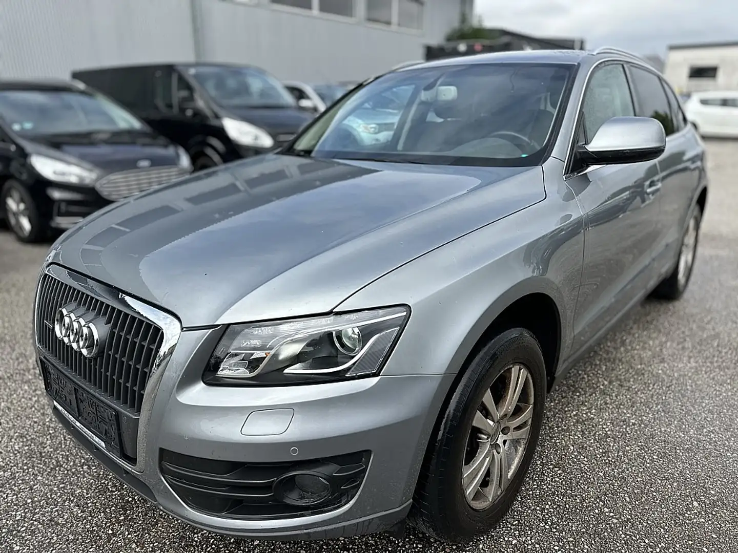 Audi Q5 2,0 TDI quattro DPF Aut. Grau - 1