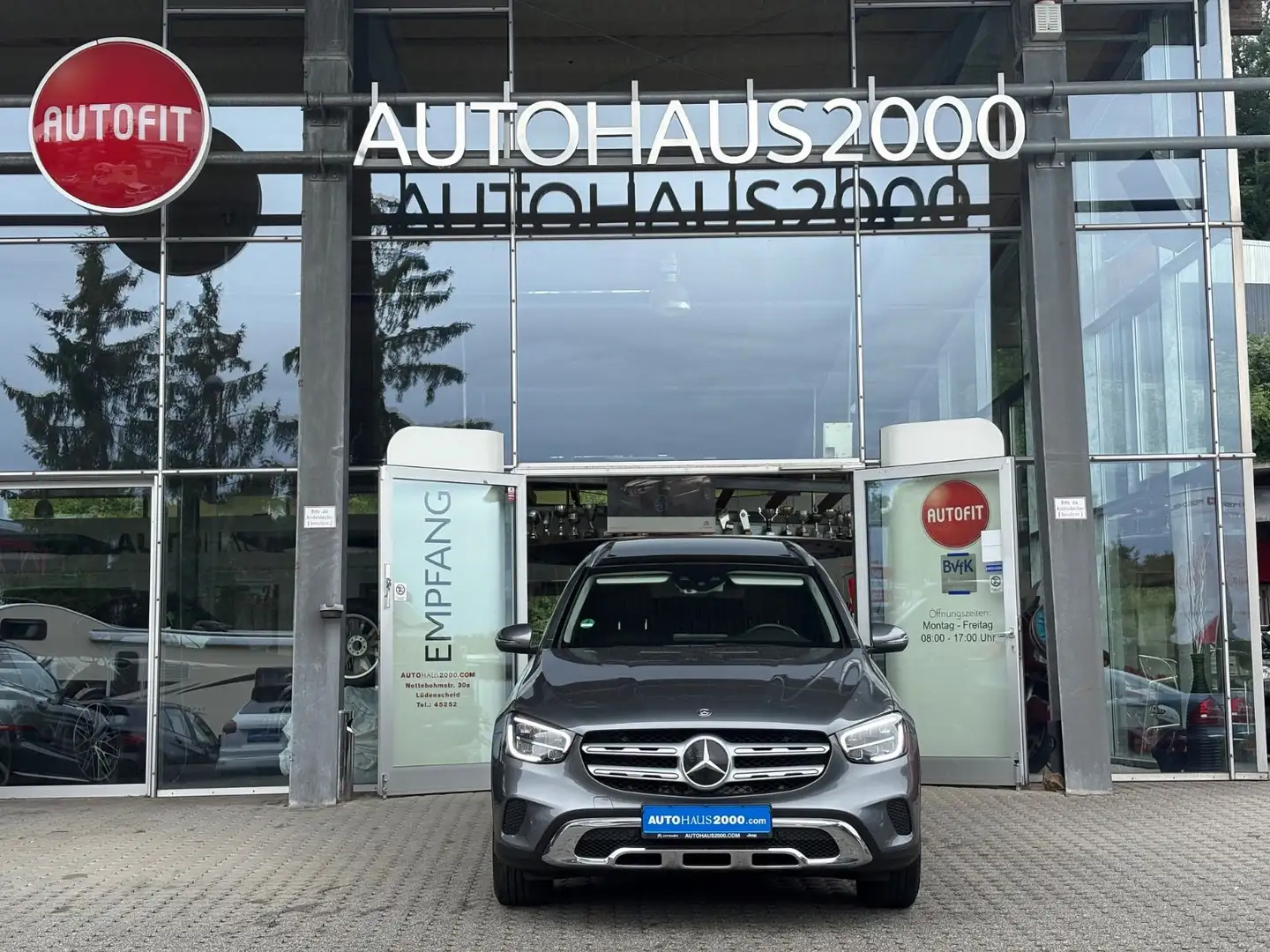 Mercedes-Benz GLC 200 d 4Matic/PANORAMA/STH/RFK/LEDER/AMBIENTE Grau - 2