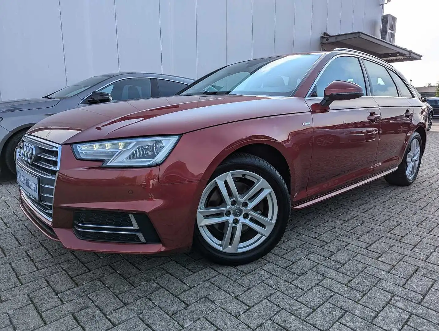 Audi A4 Avant 2.0 TFSI ultra S tronic S-Line 1.Hand/Scheck Rot - 1