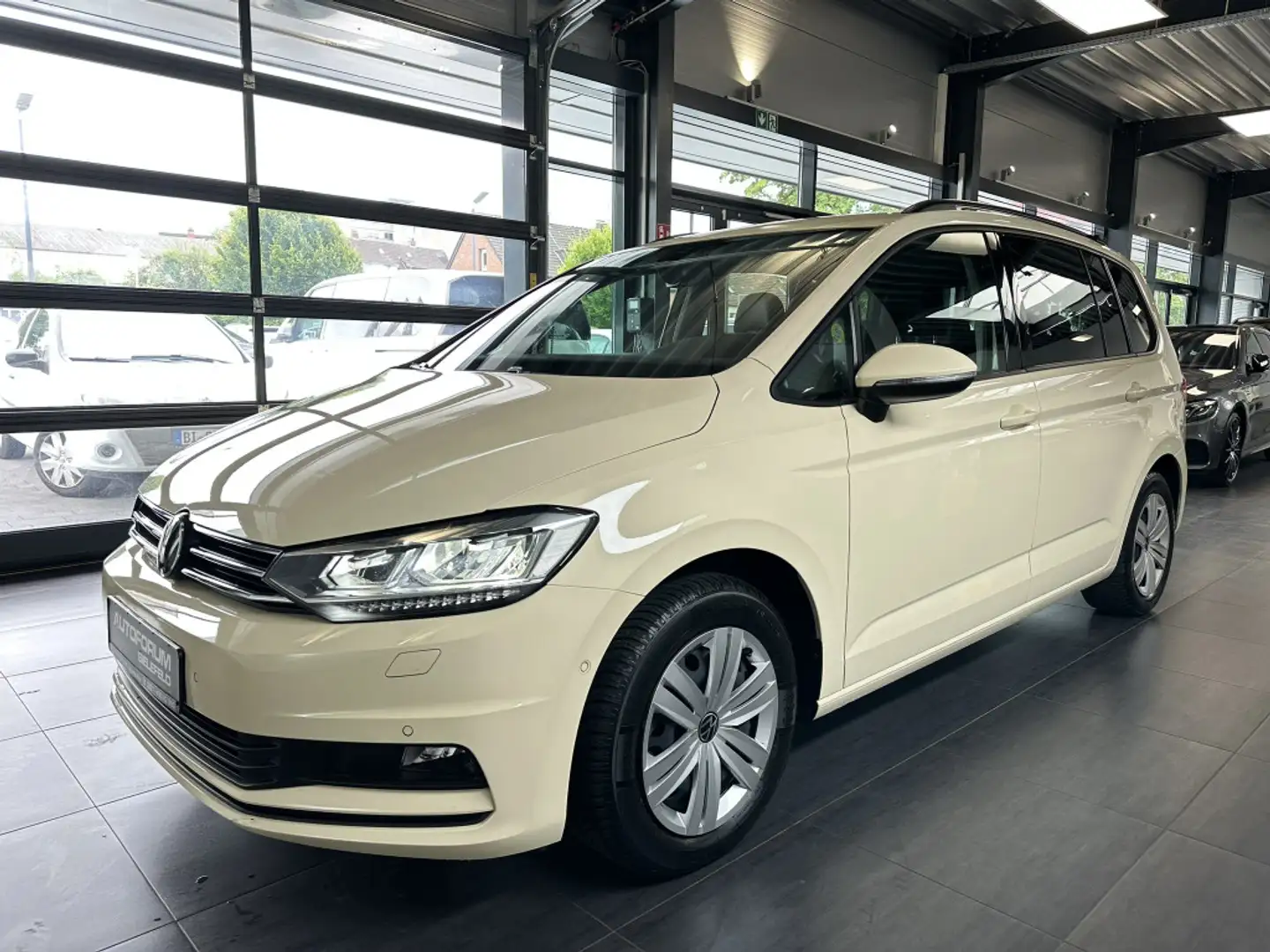 Volkswagen Touran 2.0 TDI DSG|7-Sitzer|LED|SHZ|App-Connect Beige - 2