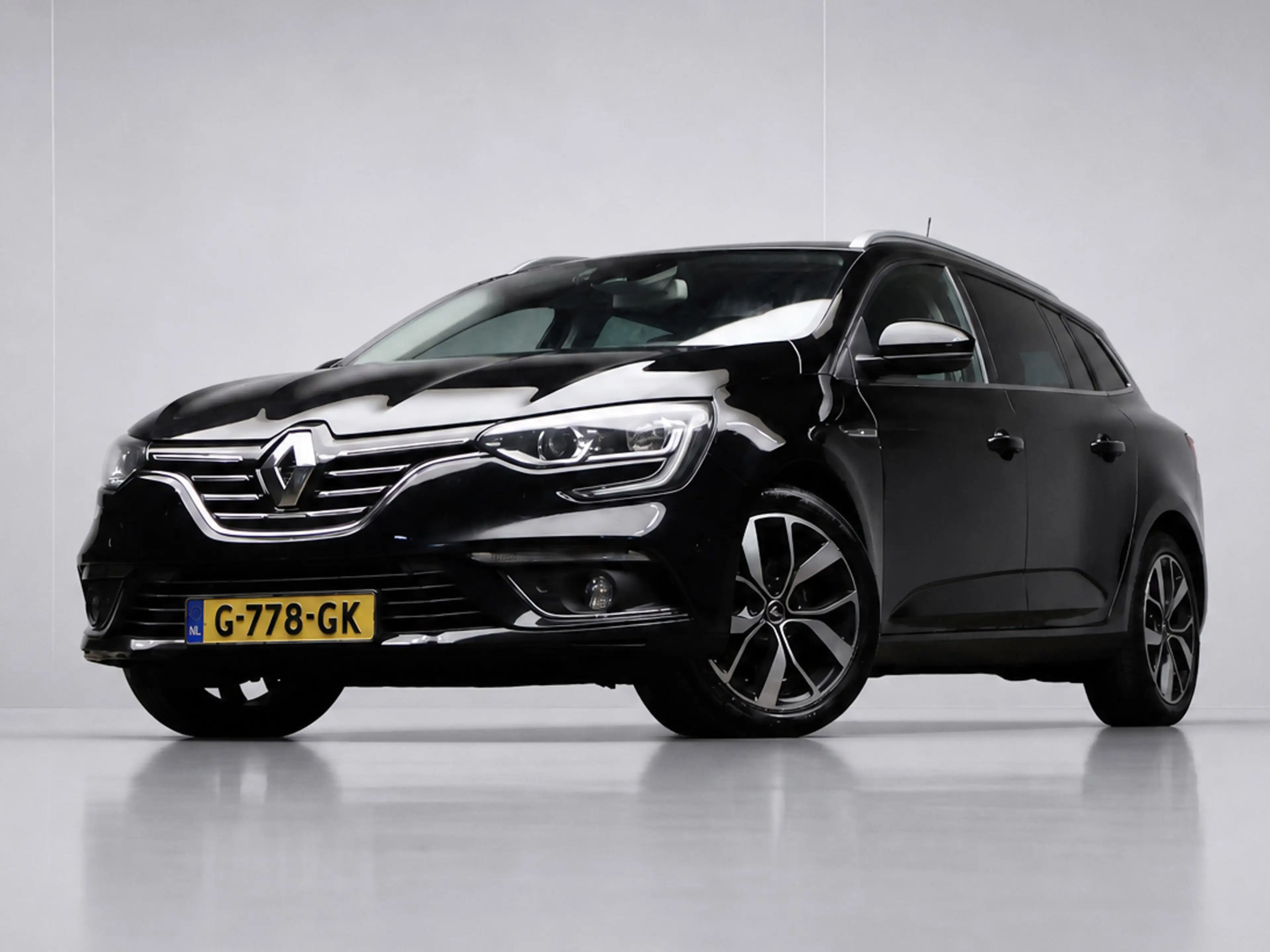 Renault Megane Estate 1.3 TCe Bose (SCHUIFDAK,APPLE CARPLAY,NAVI, — photo 3