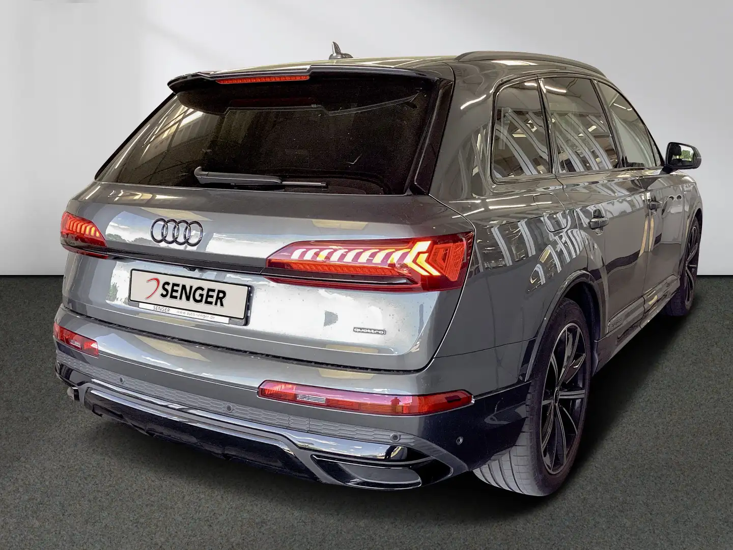 Audi Q7 55 TFSI e S line quattro MMI LED Pano B&O AHK Grey - 2
