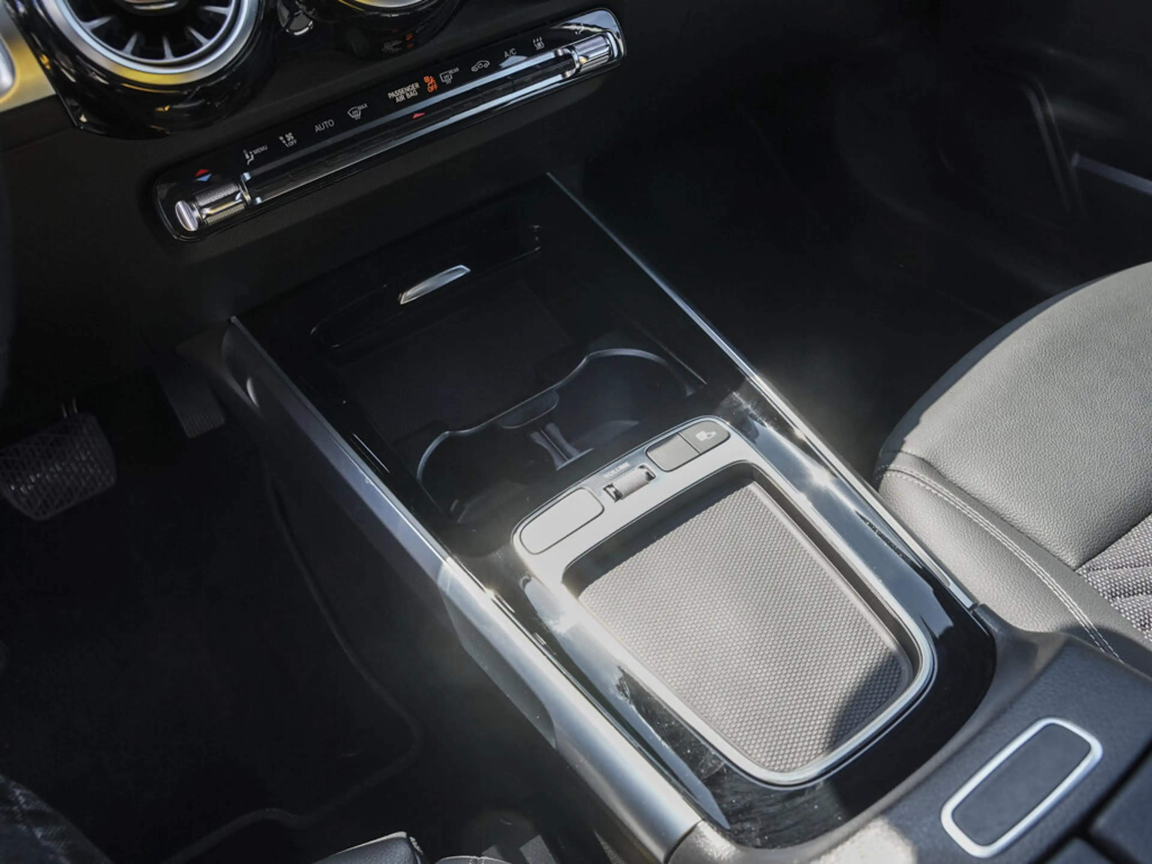 Mercedes-Benz EQB 250 EQB 250+ PROGRESSIVE DISTRONIC AHK KAMERA WINTER — photo 12