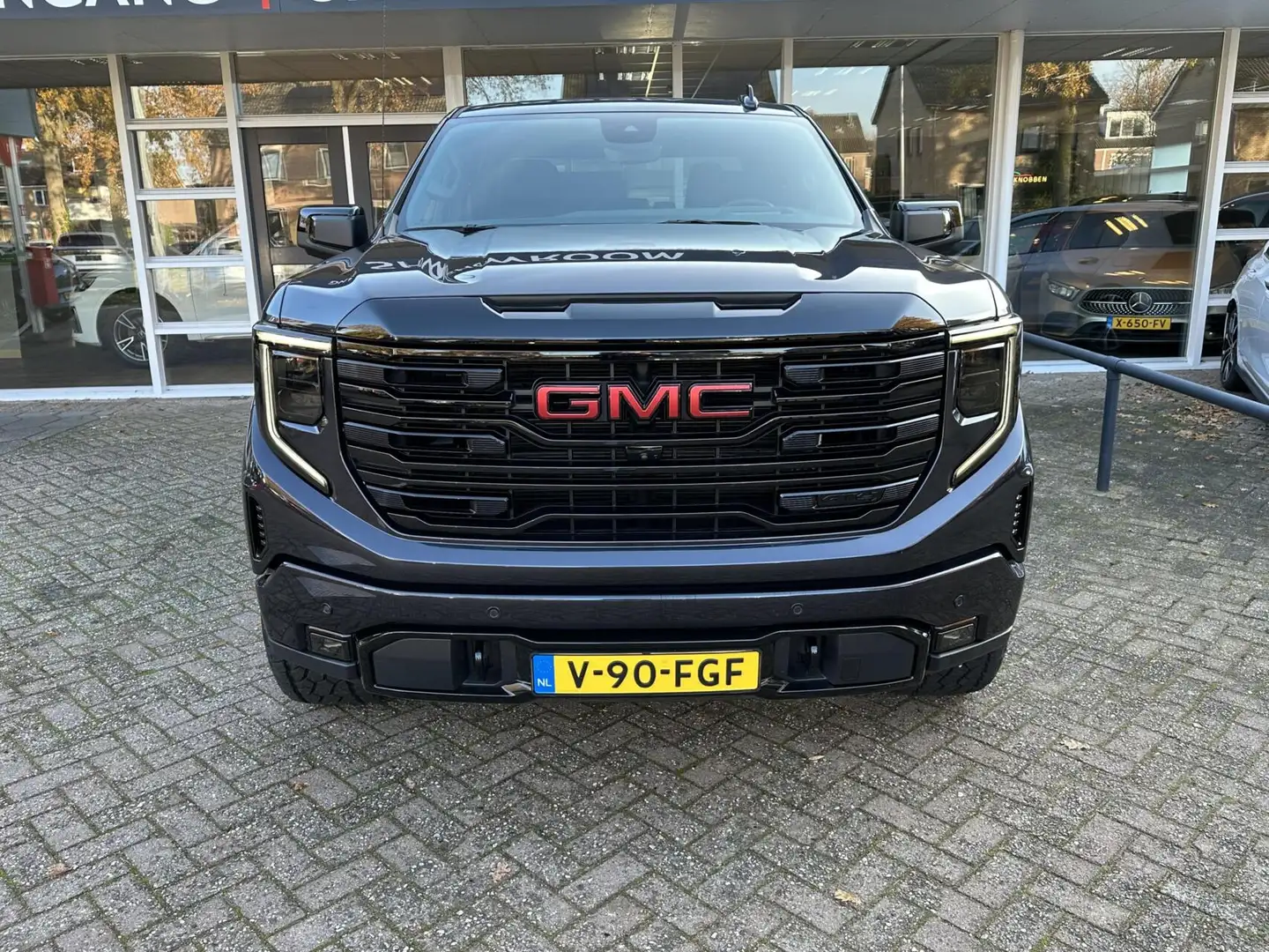 GMC Sierra G.M.C. 6.2 V8 1500 AT4 LPG Led, Pano, 360 Camera, Czarny - 2
