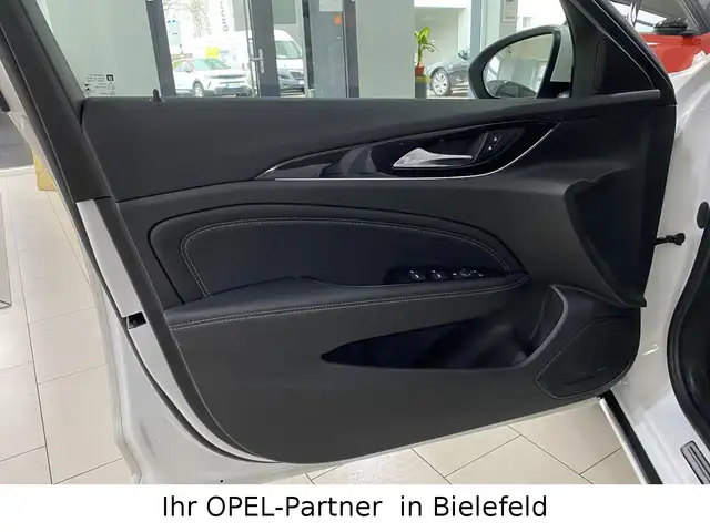 Opel Insignia view 10