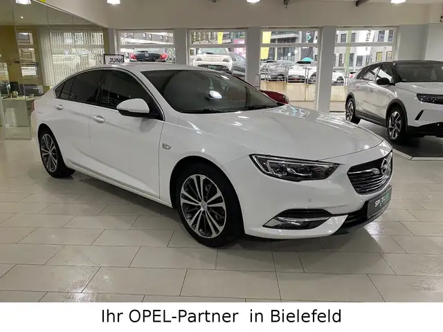 Opel Insignia view 3
