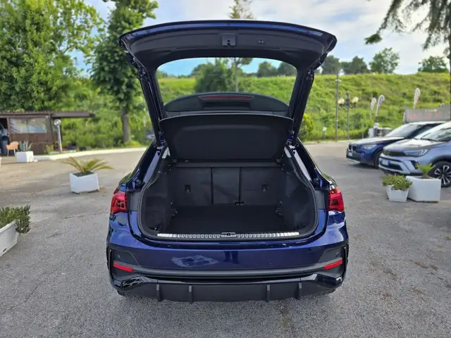 Audi Q3 view 29