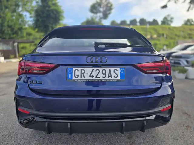 Audi Q3 view 27