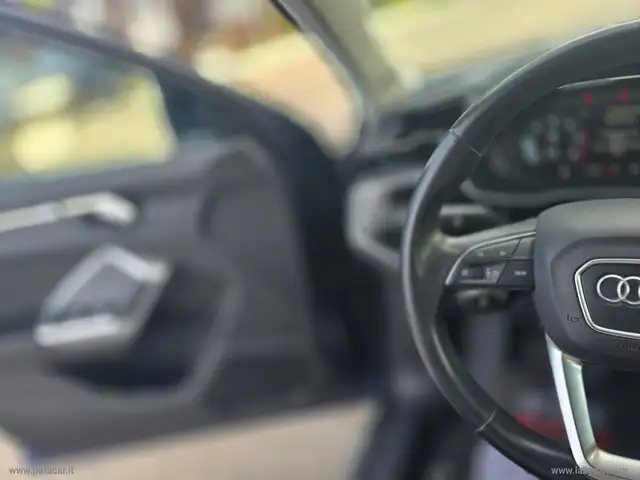 Audi Q3 view 9