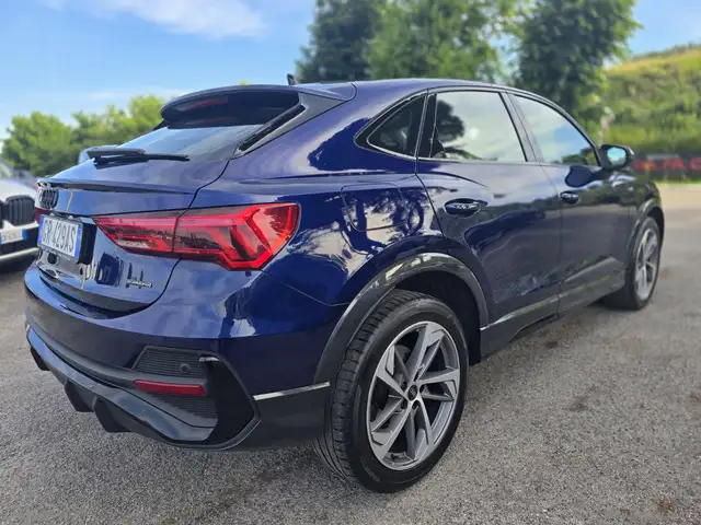 Audi Q3 view 28