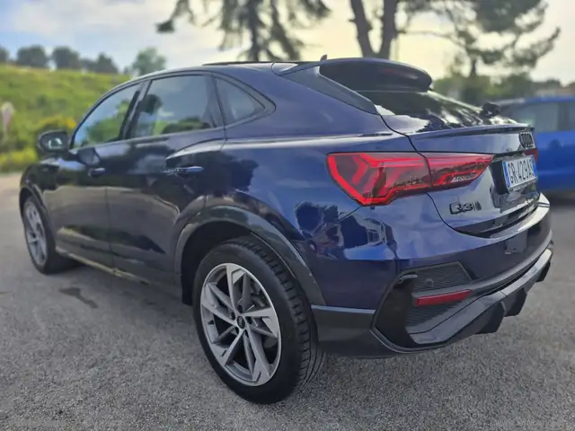 Audi Q3 view 26