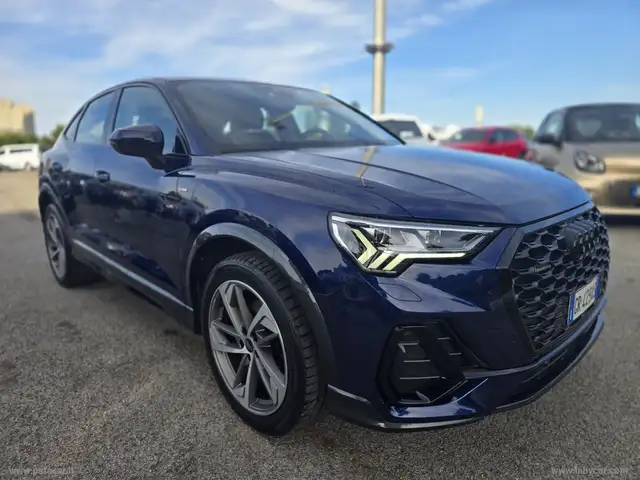 Audi Q3 view 3