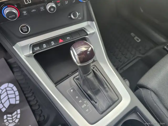 Audi Q3 view 18