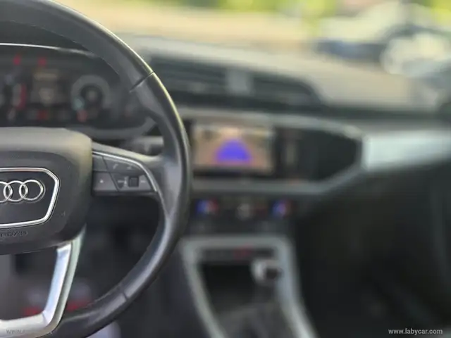 Audi Q3 view 5