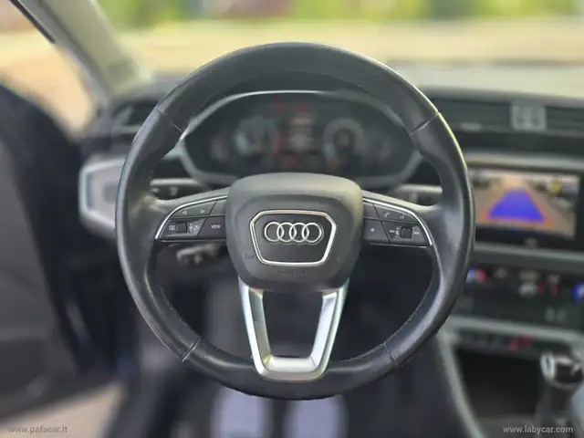 Audi Q3 view 10