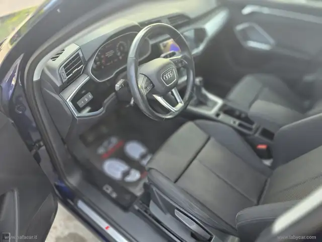 Audi Q3 view 14