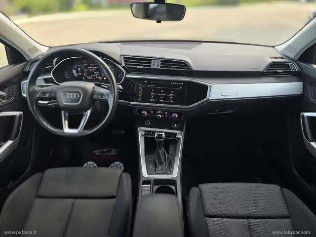 Audi Q3 view 24