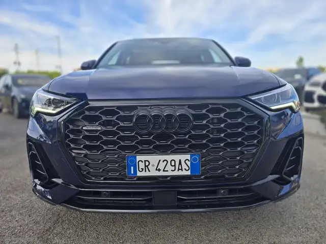 Audi Q3 view 6