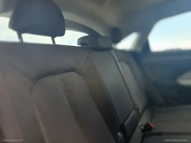 Audi Q3 view 23