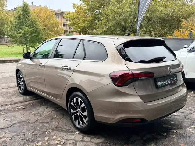 Fiat Tipo view 3
