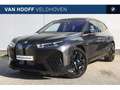 BMW iX xDrive50 High Executive / Sportpakket / Panoramada Gris - thumbnail 1