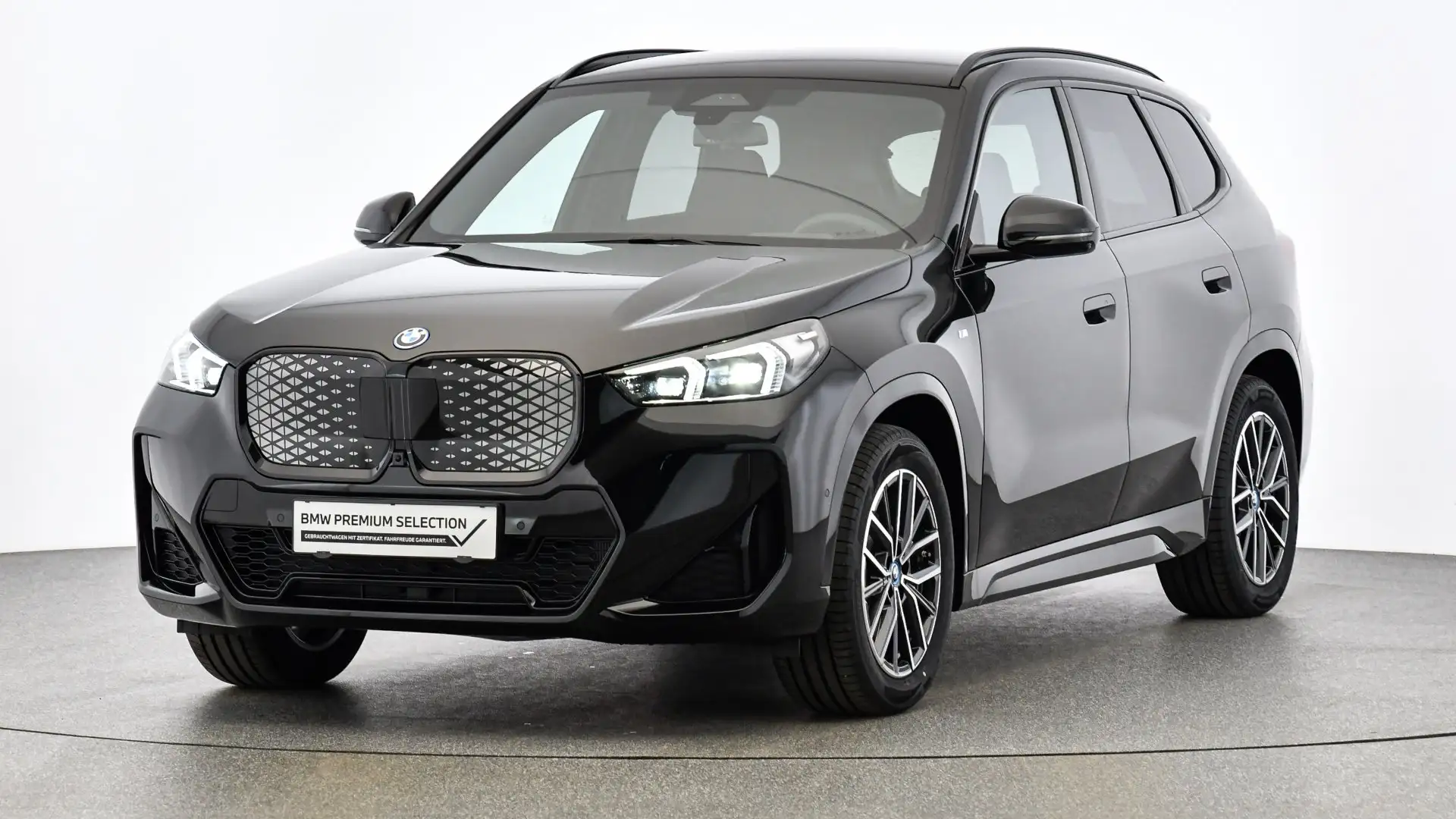 BMW iX1 xDrive30 Schwarz - 2