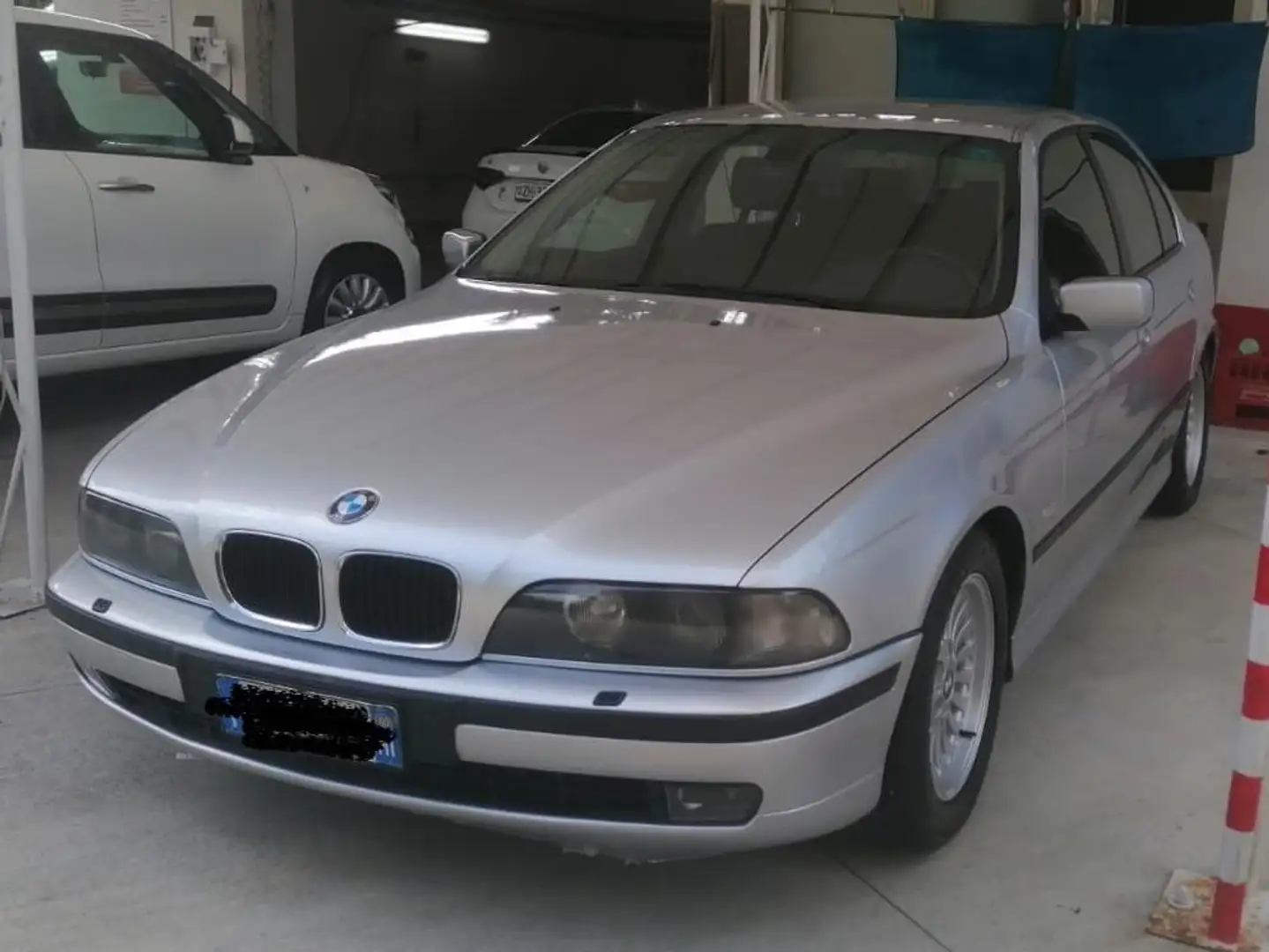 BMW 528 528i - 1