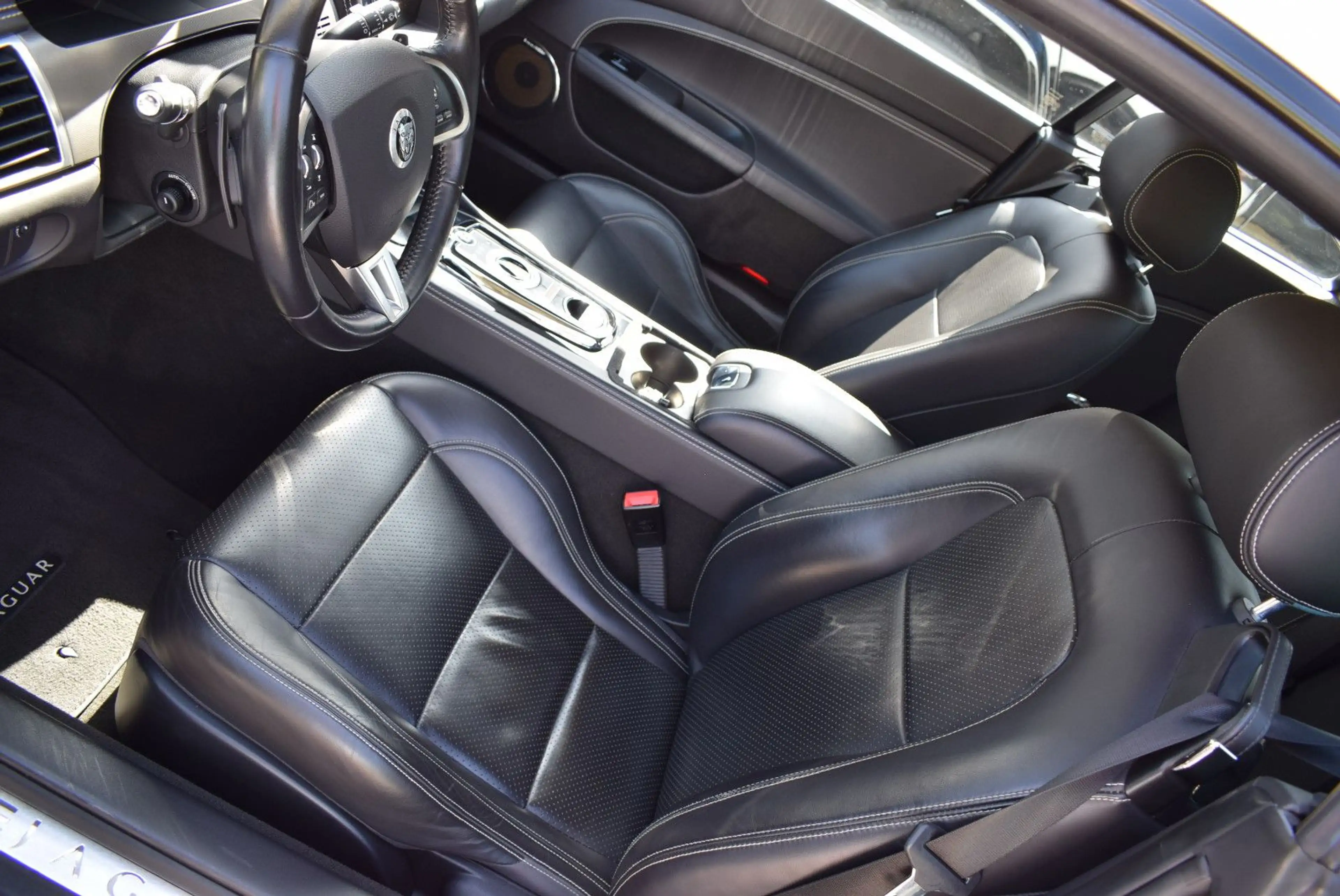 Jaguar XK 5.0 V8 Coupe — photo 13